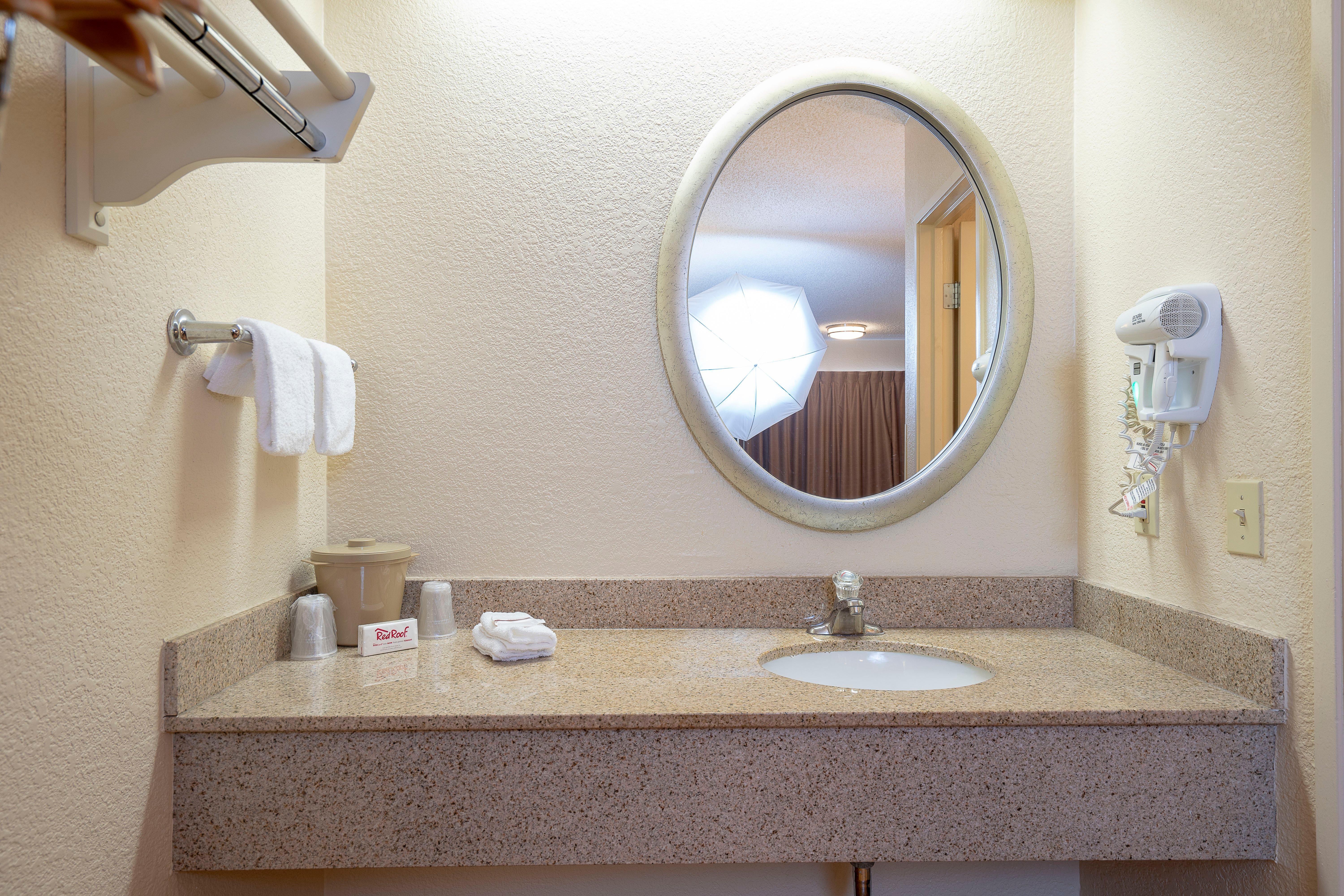 Red Roof Inn Detroit - Roseville St Clair Shores Eksteriør billede